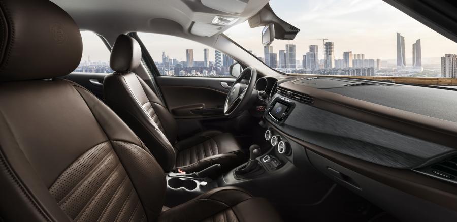 Интерьер Alfa Romeo Giulietta (940) 2019 года  (фото 8 из 18)
